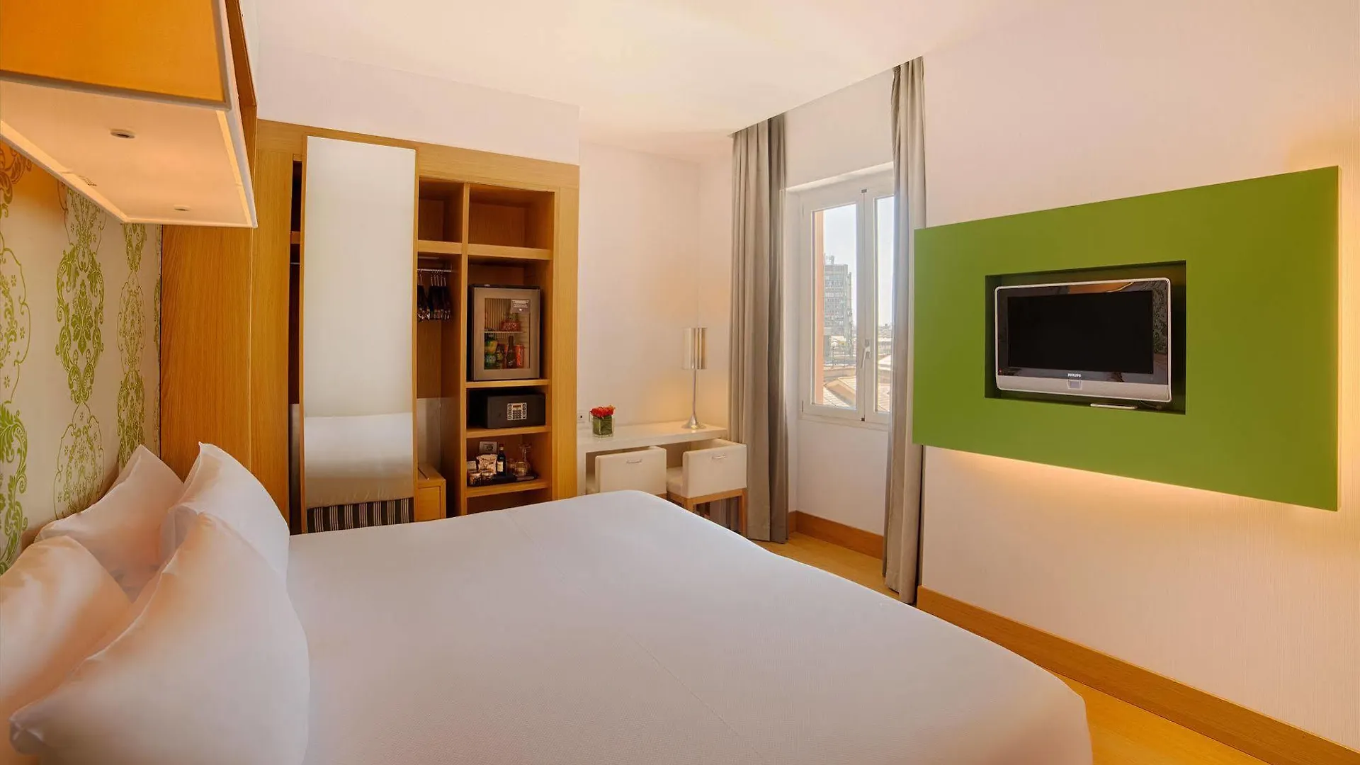 Hotel NH Genova Centro 4*,  Italia